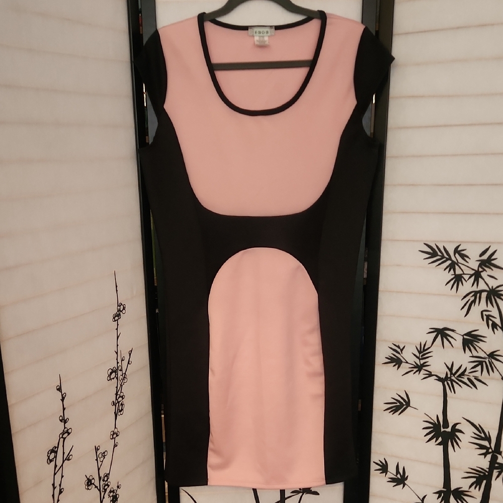 Elegant Pink and Black Women's Dress Vintage EUC Flattering Geometric Design